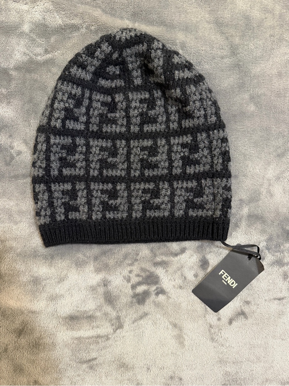 NWT FENDI FXQ798 Cashmere Zucca Logo Knit Beanie Hat Size Large